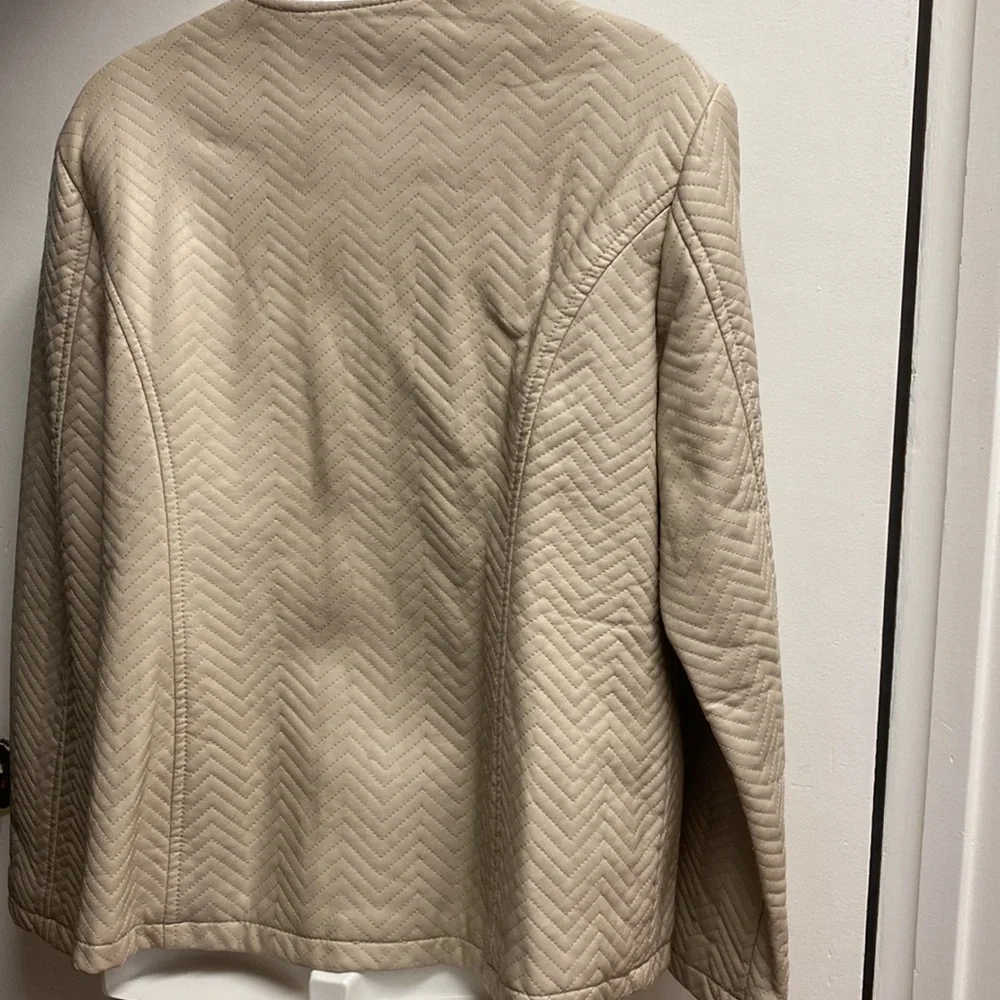 Ladies Jacket - Picture 2 of 4